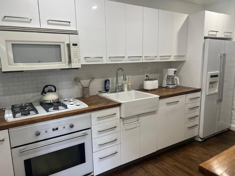 3-Bedroom House With Cute Patio Explore Dc On Foot Washington Exterior foto