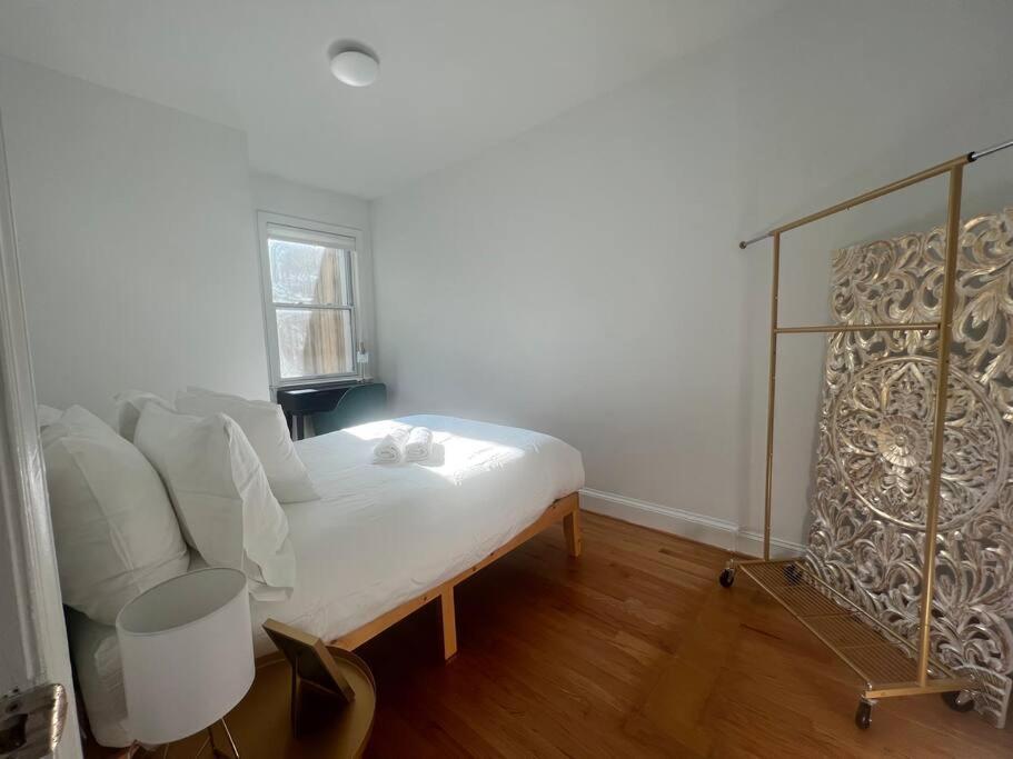 3-Bedroom House With Cute Patio Explore Dc On Foot Washington Exterior foto