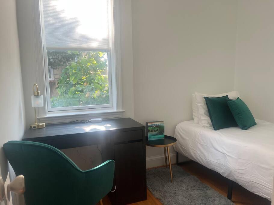 3-Bedroom House With Cute Patio Explore Dc On Foot Washington Exterior foto